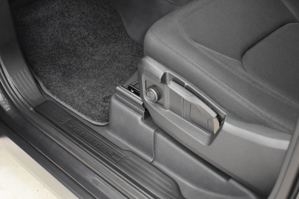 ディフェンダー